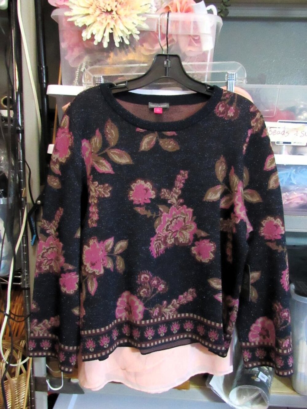 VINCE CAMUTO SWEATER, SLIGHT OVERSIZED SLEEVES, NOT TIGHT, SIZE L PIT 21, LEN 28